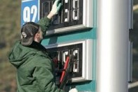На українських АЗС вдруге за день впали ціни на пальне