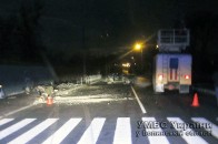Аварія у Луцьку: «Мерседес» зніс електроопору та протаранив огорожу ФОТО