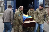 На Луцькому аеродромі зустріли літак із загиблими легендарними «кіборгами» ВІДЕО ОНОВЛЕНО