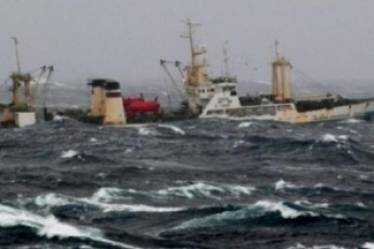 Росія заарештувала 4 українців із затопленого траулера «Далекий Схід»