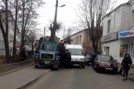 У Луцьку - автопригода: «Fiat» зачепив припарковану автівку ФОТО