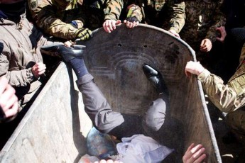 «Правий сектор» люстрував у смітнику начальника юстиції Івано-Франківщини ВІДЕО