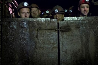 Порошенко схвалив 400 мільйонів гривень на зарплати гірникам