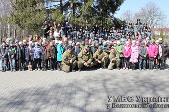 Діти з Волині відмовилися від полуденка, щоби зібрати подарунки для бійців АТО ФОТО