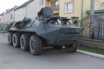 Майстри з Волині самотужки ремонтують БТРи для 14-ї бригади ВІДЕО