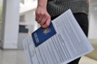 Українці міняють паспорти на дешеві авто
