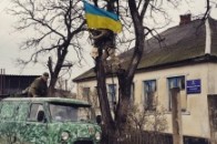 Над ще одним селом на Луганщині замайорів прапор України ФОТО
