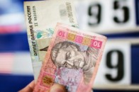 Нацбанк зміцнив гривню до 21,06 за долар