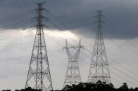Україна припинила платити Росії за світло в зоні АТО