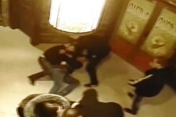 У Херсоні п’яні міліціонери влаштували бійку у стрипбарі ВІДЕО