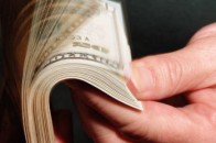 Після вихідних в Україні здешевшає долар
