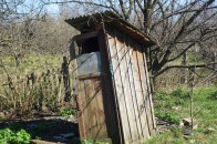 Через вуличну вбиральню лучани пішли до суду