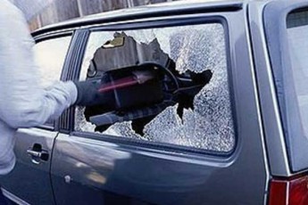 Двоє молодиків у Луцьку промишляли на крадіжках з автівок