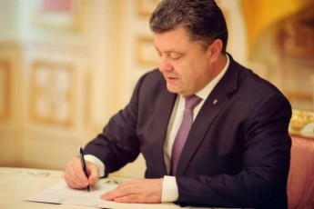 Порошенко підписав закон про звільнення від податку низки лікарських препаратів