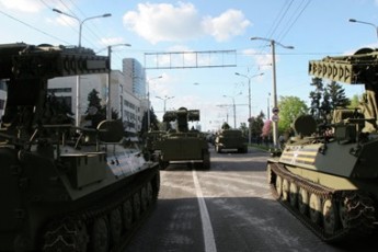 Парад на честь Дня Перемоги розпочався в Донецьку ВІДЕО