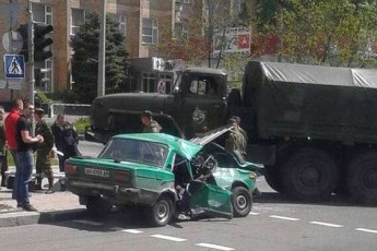 ДТП в Донецьку: легковик врізався у вантажівку терористів ФОТО