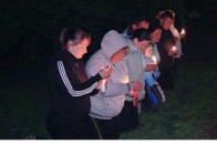 Загиблого волинського бійця односельчани зустрічали на колінах та зі свічками ВІДЕО