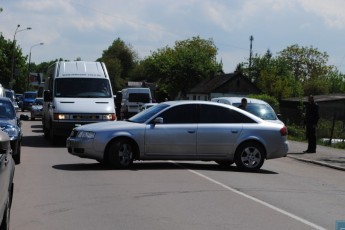 У Володимирі під час поховальної процесії самовільно перекрили вулицю