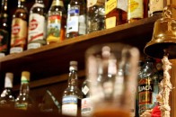 У Луцьку відвідувач кафе жбурнув стільчиком у барну стійку, бо не хотів оплачувати рахунок