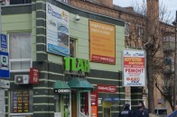 В центрі Луцька просто неба помер перехожий
