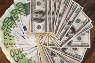 На міжбанку різко здешевшали долар і євро