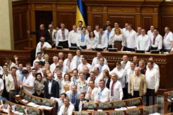 Рада прийняла законопроект про тимчасове зняття ПДВ і митних зборів із електромобілів