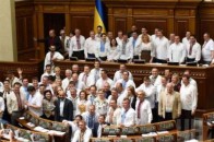 Рада прийняла законопроект про тимчасове зняття ПДВ і митних зборів із електромобілів