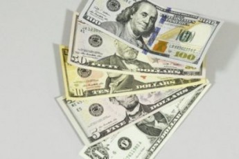 За скільки лучани сьогодні купують іноземну валюту