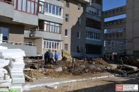 Дубль 2: лучани продовжили розбирати незаконну прибудову ФОТО
