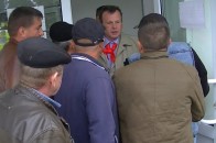 Запорожець за «Каскадом». Як людей не пускали на збори кредиторів