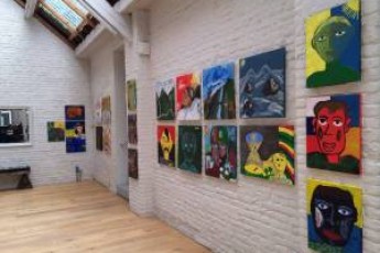 У Брюсселі за картини волинських бійців виручили «кругленьку» суму