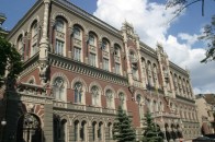 Гонтарєва не рекомендує підвищувати зарплати і пенсії українцям