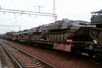 Ешелони з військовою технікою РФ зафіксували поблизу українського кордону ВІДЕО