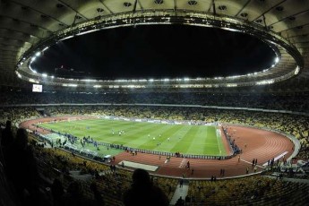 На найбільших стадіонах України неадекватні фанати дивитимуться матчі крізь ґрати - ФФУ