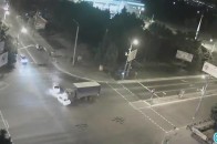 У Маріуполі військова вантажівка влаштувала ДТП ВІДЕО
