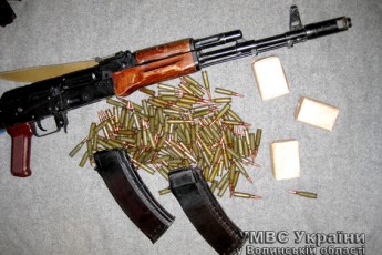 Волинські правоохоронці на блокпосту затримали до зубів озброєного чоловіка ФОТО