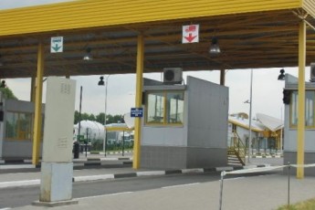 Як в Україну незаконно ввозять елітні автомобілі з Європи