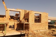 Попри заборону у Луцьку продовжують скандальне будівництво, - ЗМІ ФОТО