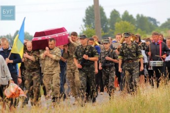 Волинь попрощалась з загиблим 30-річним «кіборгом» ВІДЕО
