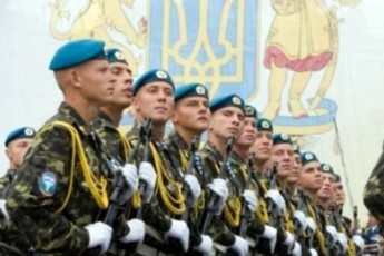 Українців заохочують йти в армію новими грошовими виплатами