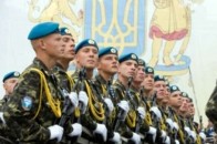 Українців заохочують йти в армію новими грошовими виплатами
