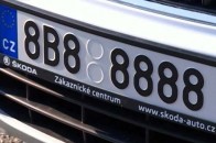 На Волині шахраї масово знімають з автівок номери ЄС