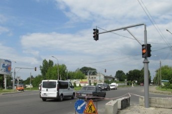У Луцьку на проблемному перехресті нарешті встановили світлофори ФОТО