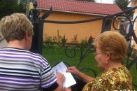Лучани нарікають на «шалених» водіїв та відсутність тротуарів ФОТО