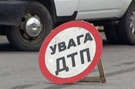 Нічна ДТП на Волині: «Мерседес» влетів у дерево ФОТО