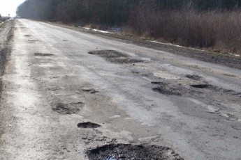 Австрійці будуть шукати ями на українських дорогах