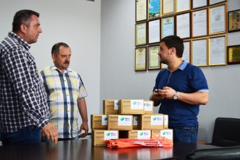 «Новий Луцьк» передав радіостанції для бійців АТО ФОТО