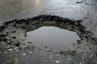 На Волині через вибоїни на дорозі загинула людина