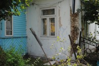 На Волині автівка протаранила огорожу та врізалась в будинок ФОТО