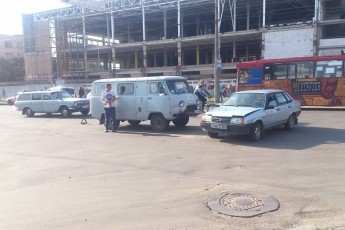 У Луцьку «УАЗ» врізався у легковик ФОТО